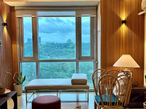 55-SQM 1-BR golf club view condo in Central BGC, Manila