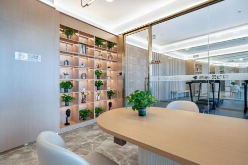 บริการและสิ่งอำนวยความสะดวก, Home Inn-Beijing Beiqing Road Yongfeng Subway Station Paibaiyun Hotel in เขตไห่เตี้ยน