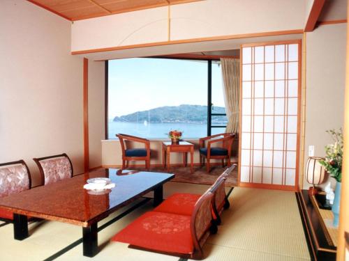 room detail thumbnail 1