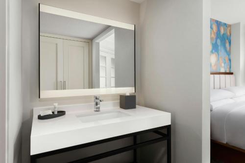 Anaheim Marriott Suites - image 14