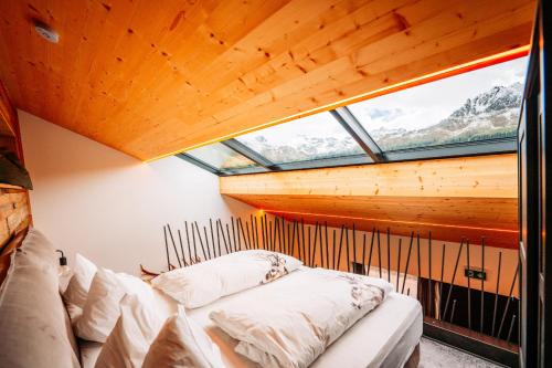 1 queen bed, 1 sofa bed