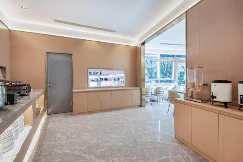 Home Inn-Beijing Beiqing Road Yongfeng Subway Station Paibaiyun Hotel