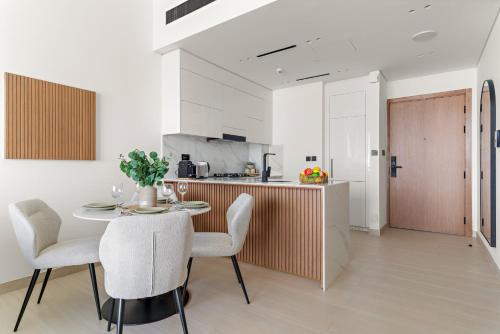 VayK - Brand New and Bright 1BR in JVC - image 5
