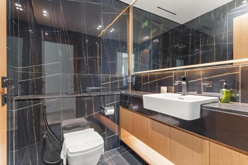 VayK - Brand New and Bright 1BR in JVC - image 11