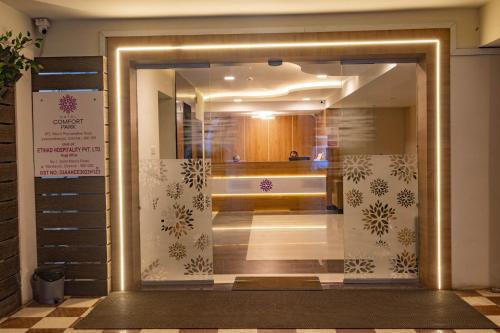 Entrance, Hotel Comfort Park in Poonamallee