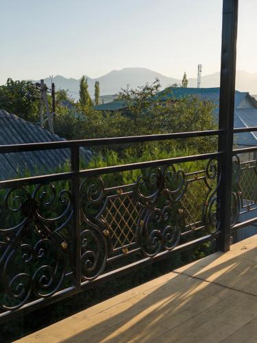 Terraza/balcón, Cholpon Guest House & Hostel in Toktogul