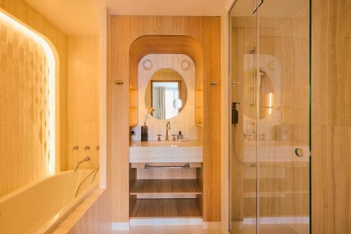 room detail thumbnail 2