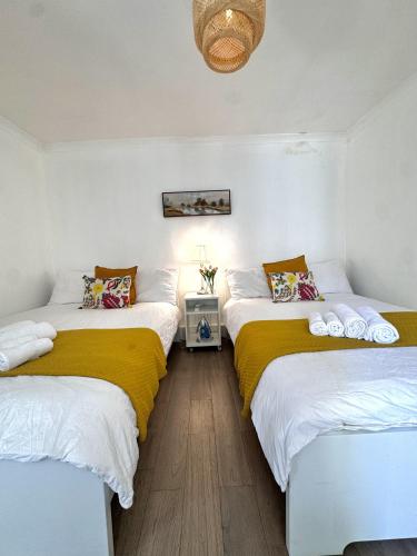 Entire Flat in Camden Town with Private Garden - image 11