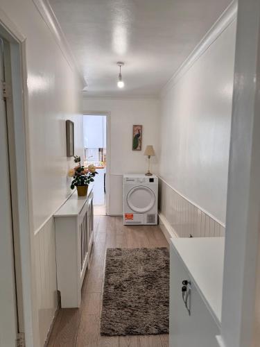 Entire Flat in Camden Town with Private Garden - image 10