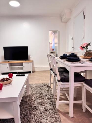 Entire Flat in Camden Town with Private Garden - image 14