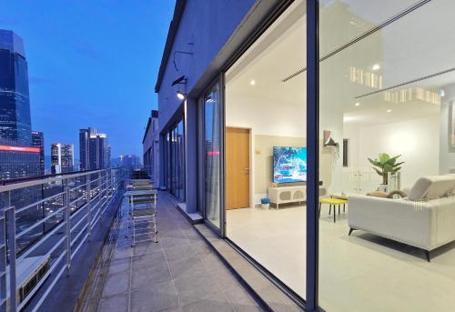 Skyline View Apartment -Bintang Fairlane Residence - image 13