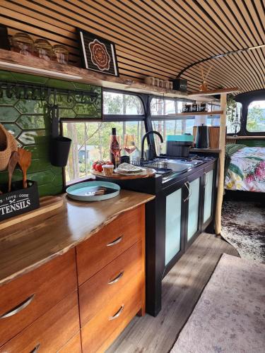 Banksia Bus in Grove