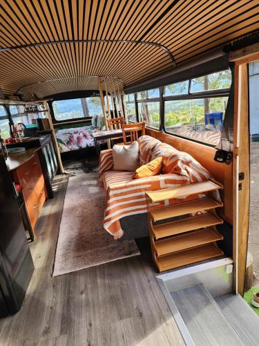Banksia Bus in Grove
