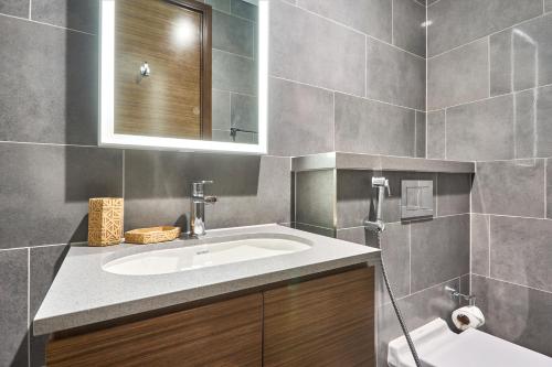 STAY BY LATINEM Luxury 1BR Plus Study Holiday Home CB 2808 Near Downtown, Dubái (foto 6)