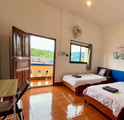 Exterior view of 1 Min to Slow Boat Guesthouse