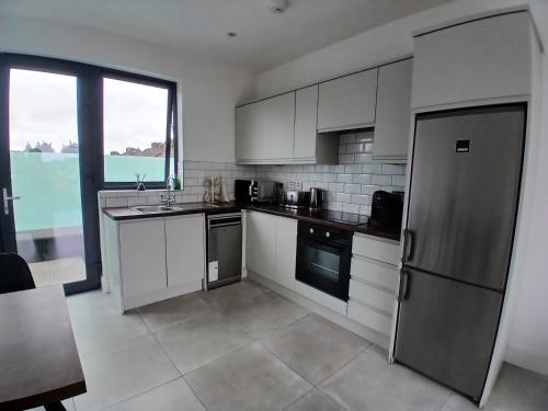 Newly Refurbed 2BD Wraparound Balcony 5km to City, Dublin (zdjęcie 5)