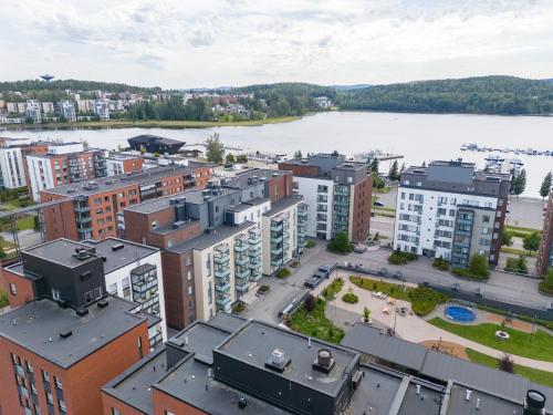 Spacious 2BR Apt with Sauna & Private Balcony with Lake View, Jyväskylä (foto 7)