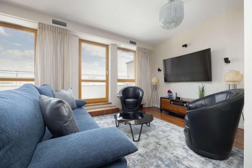 Stylish & Spacious Family Apartment with City Panorama View by Nocleg Renters, Varšava