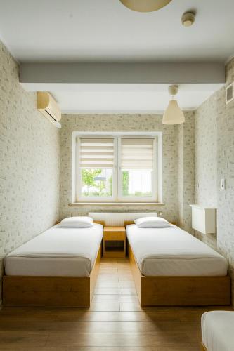 Hotel Victory Home - 10min Lotnisko Chopina, 15min to Zachodni, 5min to Progresja Room Type - Standard Triple Room