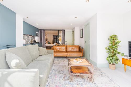 Hackney 1 Bed Garden Flat - image 11