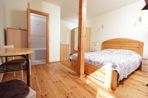 Double or Twin Room with Kitchenette image 10