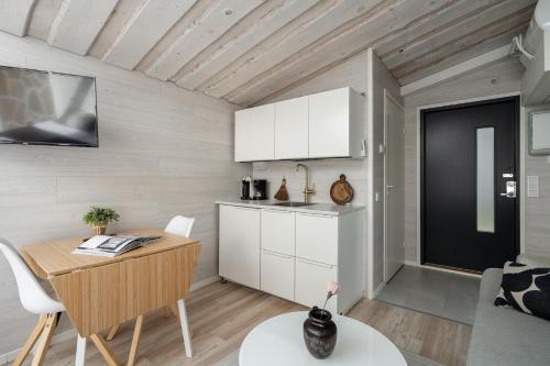 Facilities, Koskisviitti 1 - Private & Cozy Lakeside Suite with Hot Tub in Laukaa