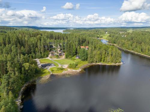 Koskisviitti 3 - Private Lakeside Suite with Terrace in Laukaa