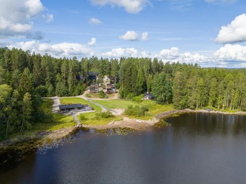Koskisviitti 3 - Private Lakeside Suite with Terrace in Laukaa