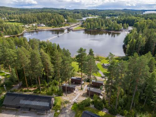 Koskisviitti 3 - Private Lakeside Suite with Terrace in Laukaa