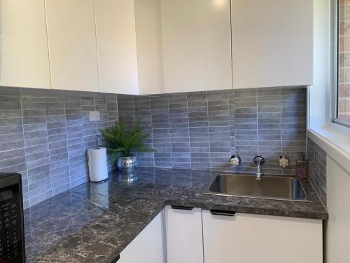 Chic Stylish Granny Flat with Stunning Garden View at MC 2079 in เบโรว์รา