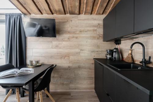 Koskisviitti 4 - Private High Quality Suite with Lake Views in Laukaa