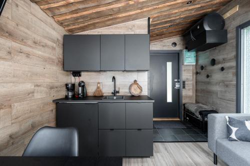 Koskisviitti 4 - Private High Quality Suite with Lake Views in Laukaa