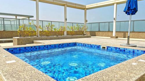 2BR Duplex with Terrace & Courtyard Views Near the Beach, Ras al-Khaimah (foto 3)