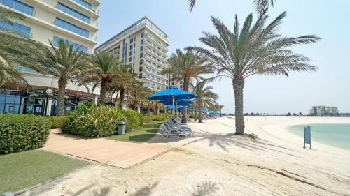 2BR Duplex with Terrace & Courtyard Views Near the Beach, Ras al-Khaimah (foto 6)