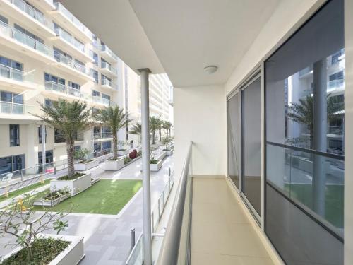 2BR Duplex with Terrace & Courtyard Views Near the Beach, Ras al-Khaimah (foto 8)