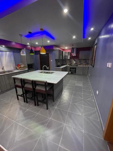 24-Hour Electricity An Entire Stylish 4-Bedroom Bungalow in อะคูร์