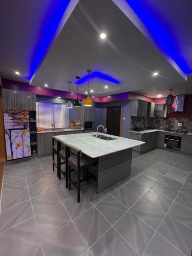 24-Hour Electricity An Entire Stylish 4-Bedroom Bungalow in อะคูร์