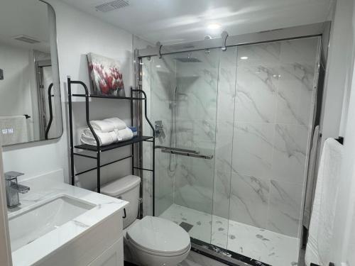 Bright & Cozy Two Bedrooms Basement Apartment, Ajax (foto 3)