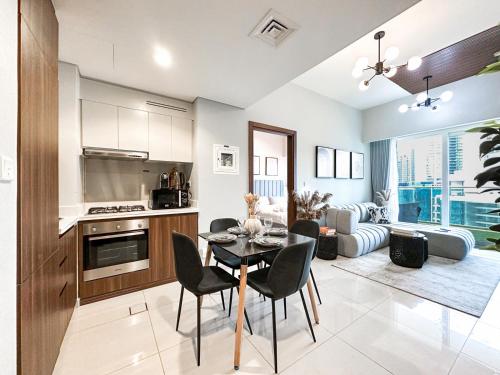 Modern 2-Bedroom Living in Reva Residences, Dubai, Dubai (Foto 10)