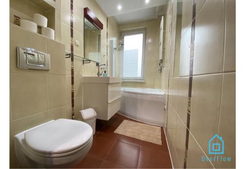 Wine Apartment 5 min to Old Town Gdańsk (Wine Apartment 5 min to Old Town Gdansk) in Blonia