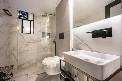 Well Designed 1BR in Prime Kolonaki, Athens (photo 6)