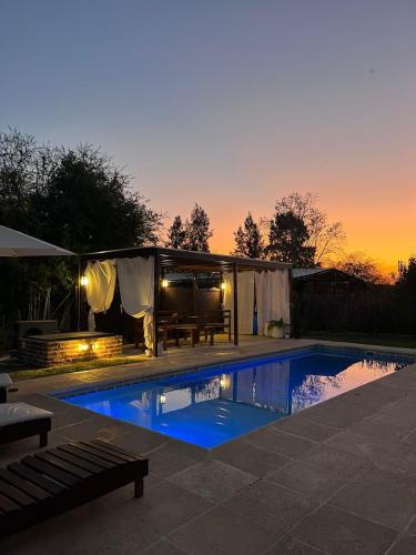 Casa con pileta, jardín y parrilla para toda la familia