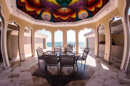 Instalaciones, Dharma Beach in Montanita