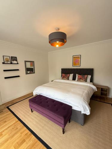 Spacious 6 Bedroom house, Luton