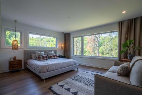 Spa Pool table Lake access - Le 515 Beaulac in Chertsey (QC)