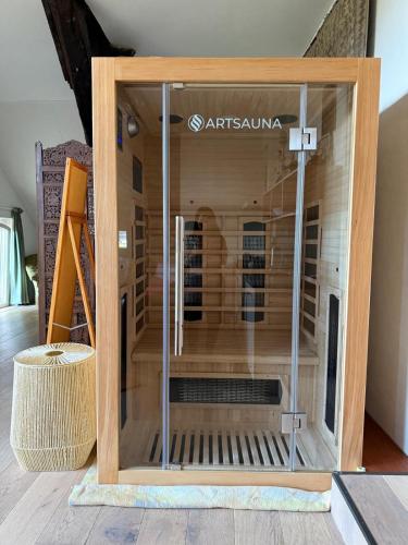 Sauna, Onder de paardenkastanje in Empe