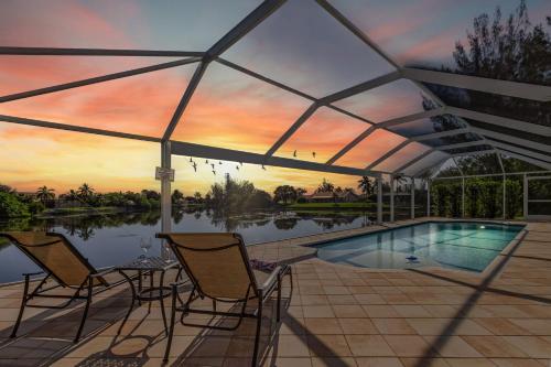 Great Location & Stunning Canal View - Villa Waterfront Serenity - Roelens