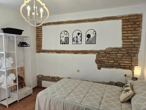 Nasrid House - Casa amplia para 12 junto a San Nicolás, patio y aire acondicionado, Granada (Foto 11)
