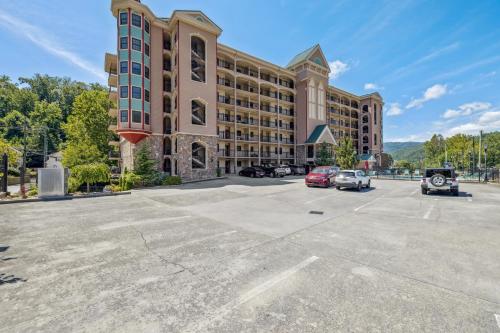 Chillin By The Creek - Condo in Downtown Gatlinburg!