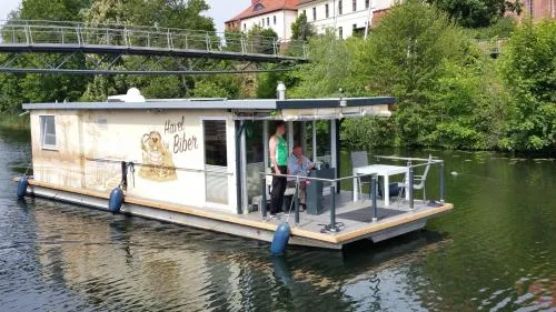Traumhaus auf dem Wasser – Modernisiertes Hausboot 13 x 4 m in Kützkow, Deutschland